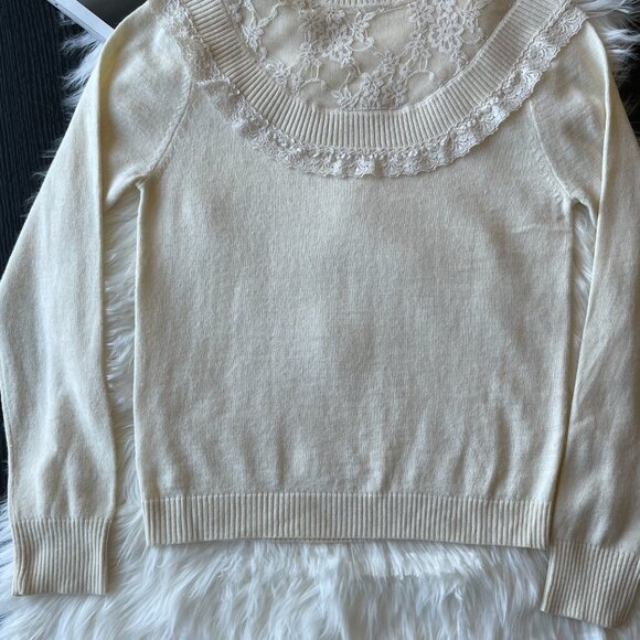 Size XS Ruffle Lace Wool White Sweater Price Firm - Picture 3 of 6